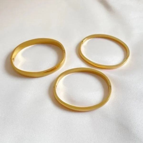 CLASSIC BANGLE