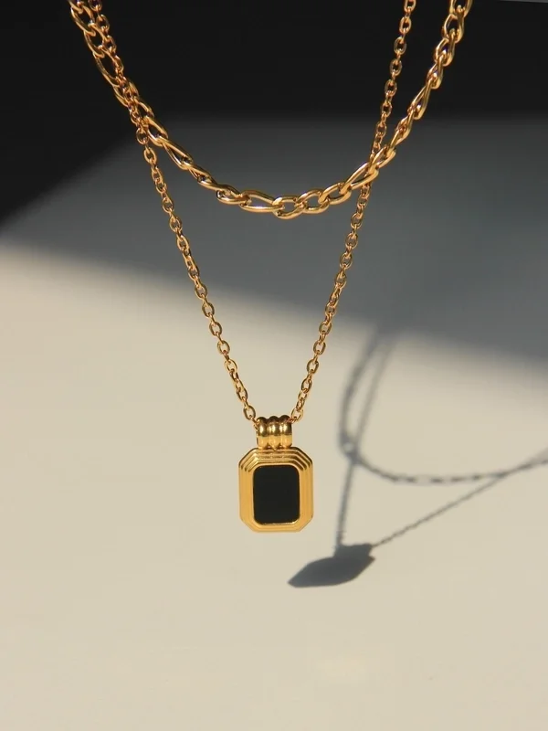 ISLA LAYER NECKLACE