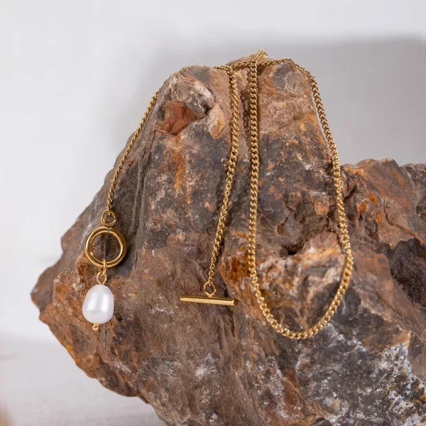 LIZZIE PEARL PENDANT