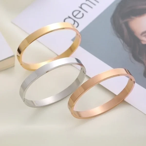 TIMELESS BANGLE