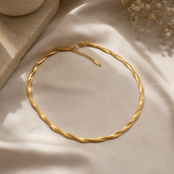 LACEY NECKLACE
